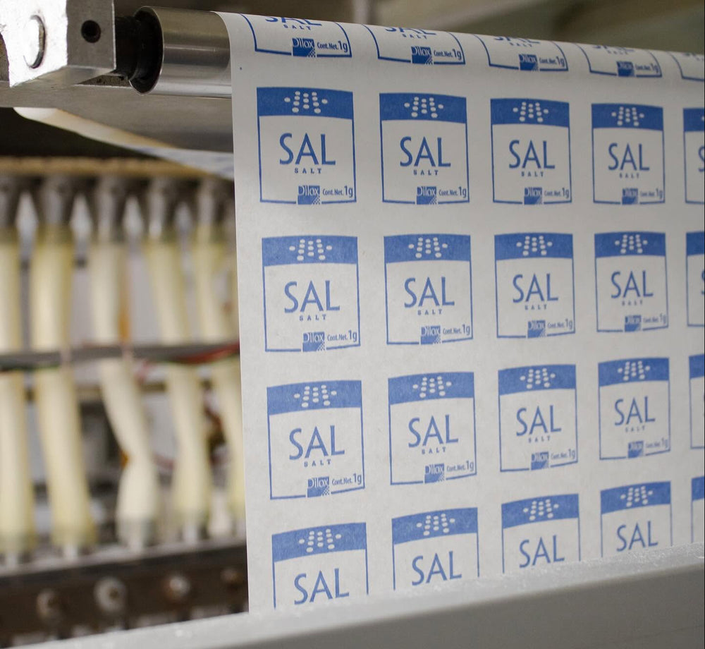 Impresión de sobres de sal personalizados en la planta Dilox