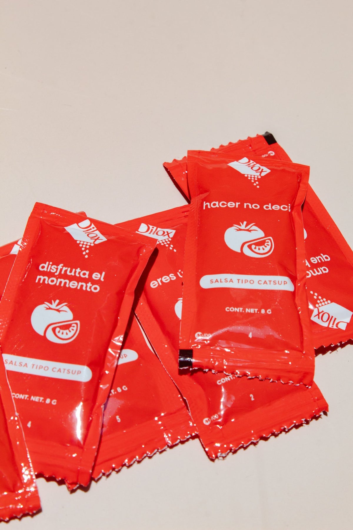 Sobres de salsa tipo catsup Dilox de 8 g